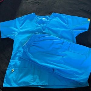 Wonder wink scrub top and pants size medium